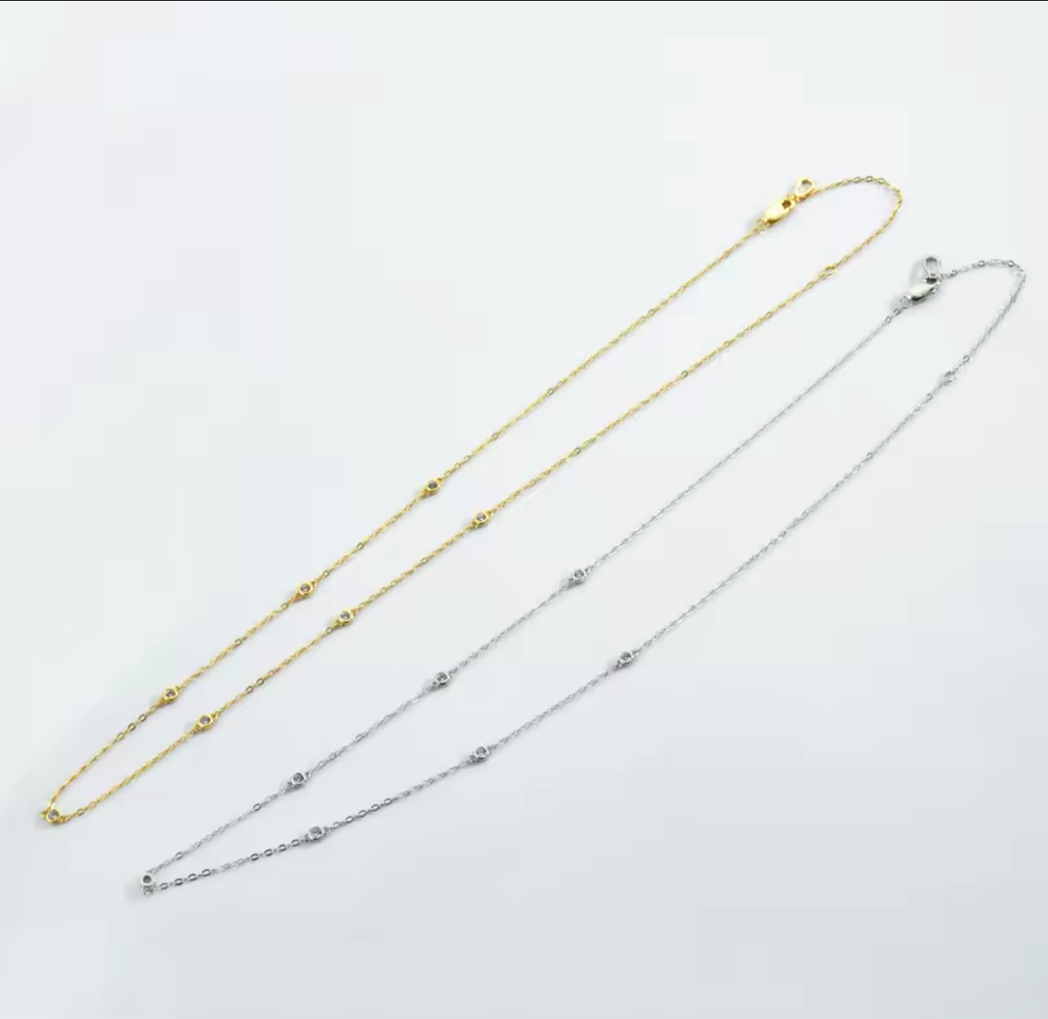 Dainty gold necklace