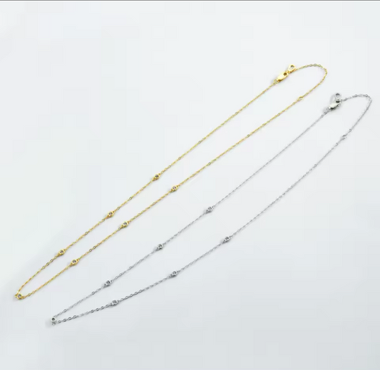 Dainty gold necklace