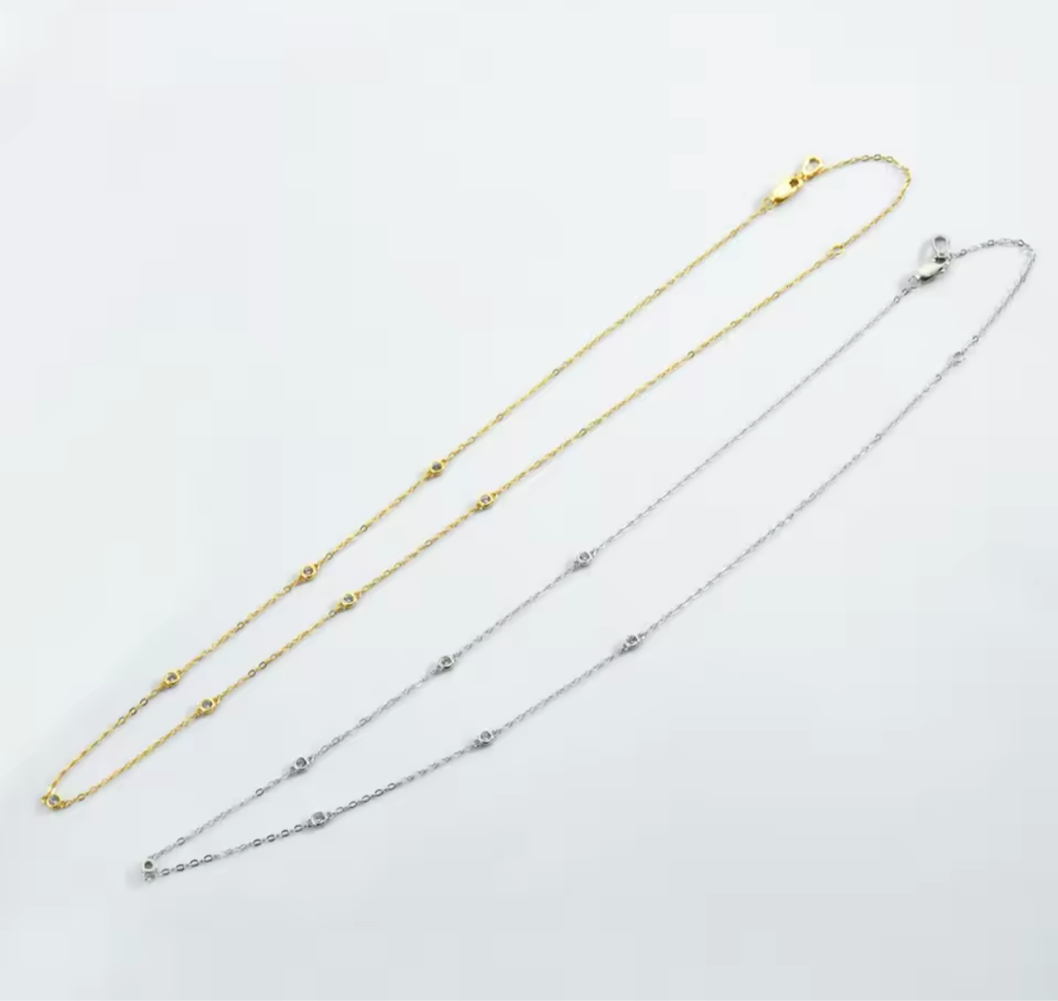 Dainty gold necklace